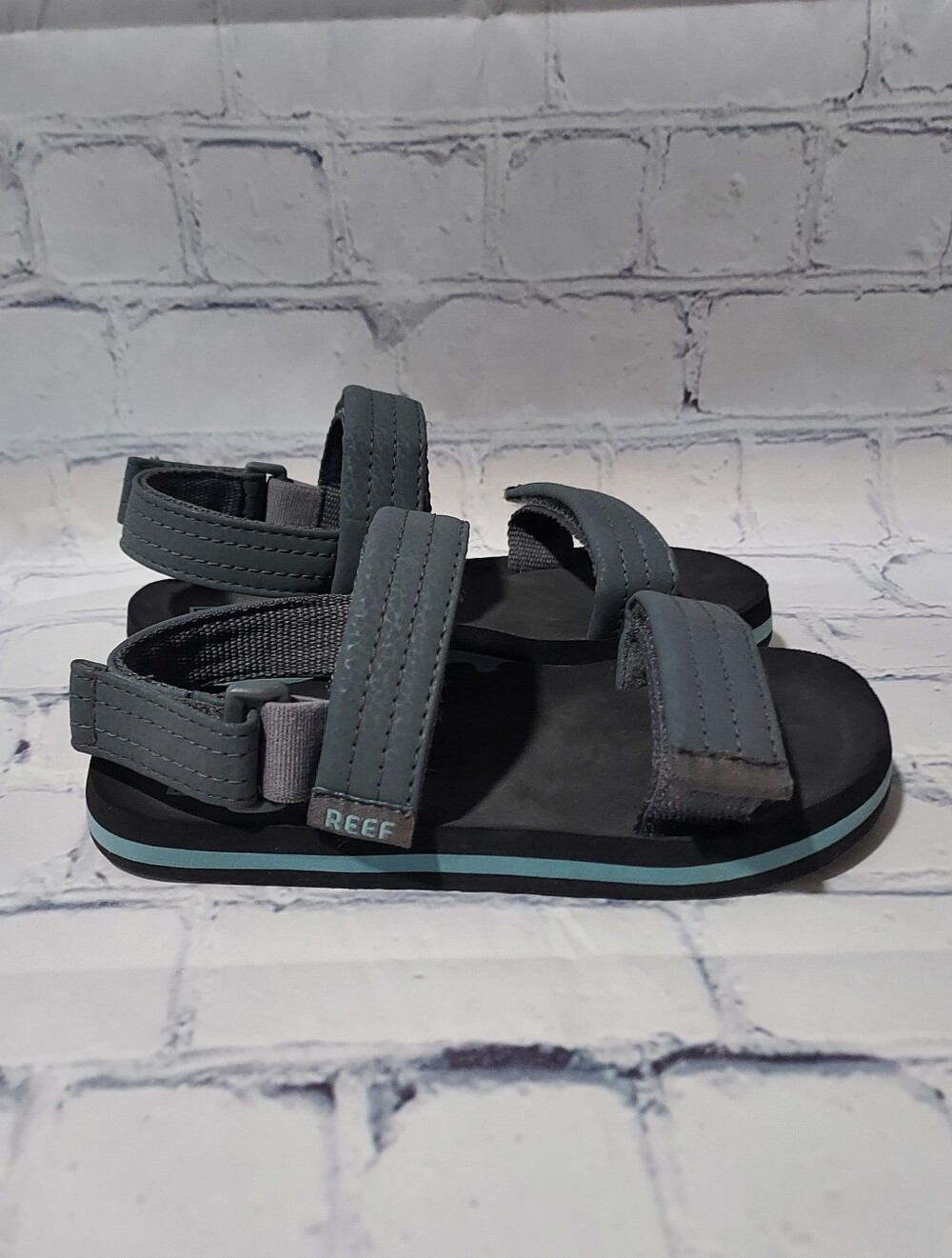 REEF Little Boys Size 11 Kids Ahi Convertible Adjustible Sandals Gray